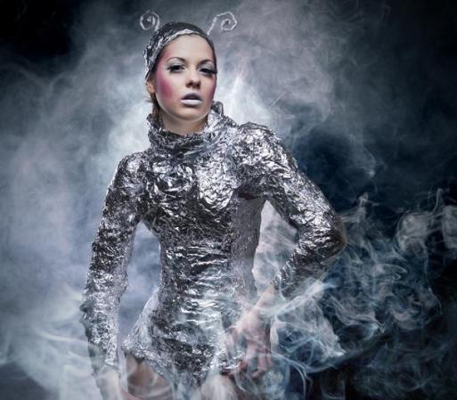 Acuario: Moderna y transgresora. Ideal para disfrazarse de astronauta, científica loca, robot sexy o cualquier otro personaje futurista o extraterrestre.