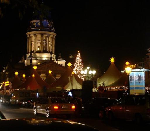 Berlin luce sus galas y surgen eventos imperdibles, como la apertura del gran mercado, festivales y presentaciones: todo por Navidad.