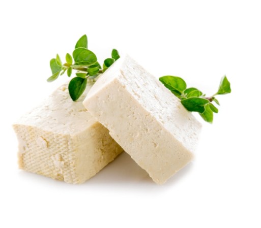 Muy presente en las dietas asiáticas, el Tofu aporta una alta cantidad de calcio. Otro de los minerales importantes en los procesos del cerebro.
