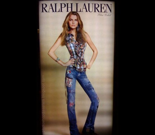 Quizá esta sea una de las imágenes más “retocadas” en el mundo de la moda. Después de cientos de quejas, la marca Ralph Lauren pidió perdón por su “pobre imaginación y el retoque” de la foto.
