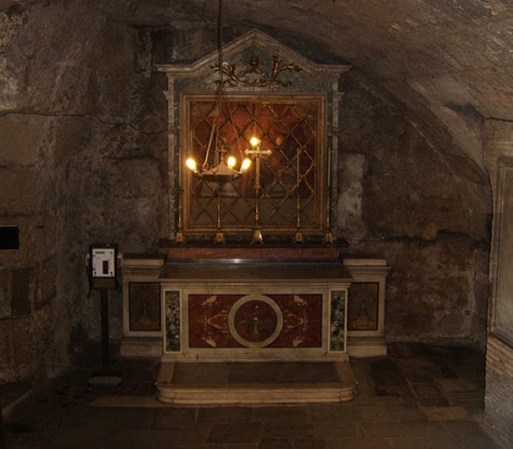 Vaticano Subterráneo: Estas excavaciones se encuentran justo debajo de la Basílica de San Pedro y fueron realizadas en el siglo pasado. Supuestamente es este el lugar exacto donde se encuentra la tumba de San Pedro.