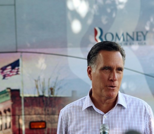 Para Mitt Romney la medida también resultó sorpresiva, y arremetió diciendo que los sueños de la clase media se han esfumado durante la Presidencia de Obama.