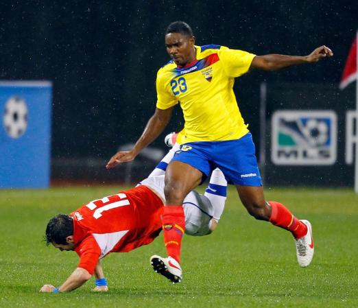 Jairo Campos #23 y Jose Rojas #13 de Chile.
