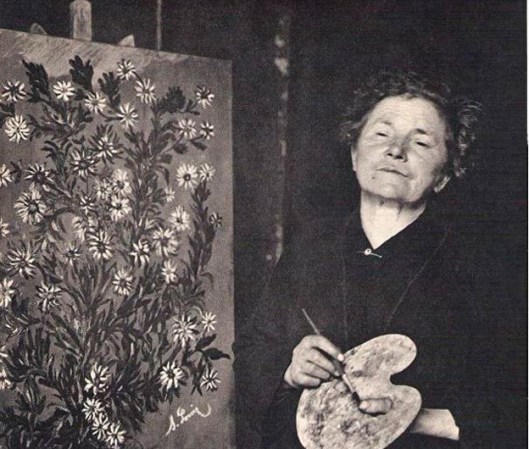 Séraphine Louis (1864-1942), también conocida como Séraphine de Senlis. Discreta y tímida comenzó a pintar a los 42 años, sin formación académica alguna.