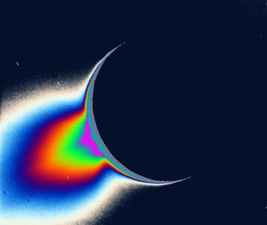 Otra imagen de la NASA en la que se muestra la actividad de este curioso satélite.