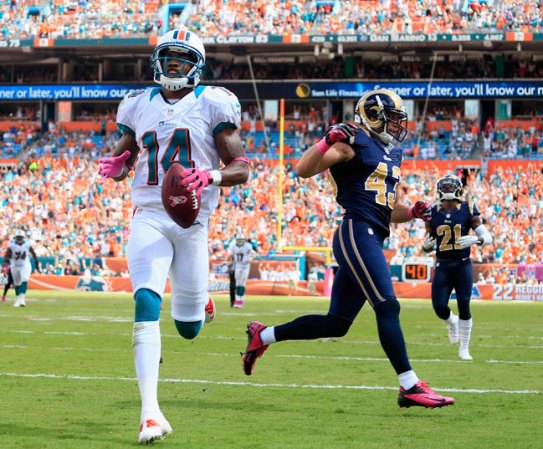 Los Miami Dolphins impusieron su potencia ante los Rams de Saint Louis, con una victoria 17-14.