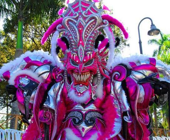 Los dominicanos celebran por todo lo alto durante el mes de febrero su fiesta de carnaval, la cual culmina el 27 de febrero con la fiesta del Día de Independencia.