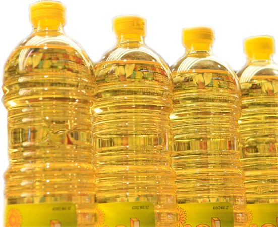 Aceite vegetal. Ideal para la protección de muebles de mimbre. Cepíllalos suavemente con aceite vegetal tibio, luego frota gentilmente con un paño para protegerlos del agrietamiento.
