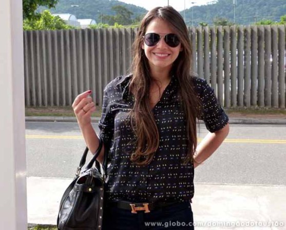 Una imagen de Bruna de lo más natural, vestida casual.