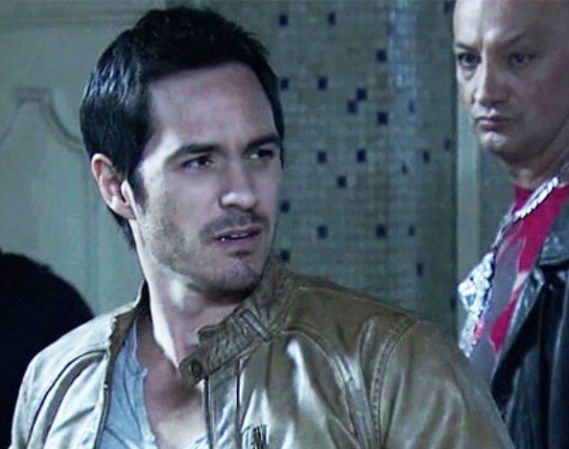 Mauricio Ochmann da vida a José María “El Chema” Venegas, un narcotraficante deseoso de acabar con todos los Casillas a cualquier precio.