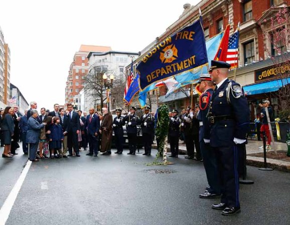 Boston se viste de luto un año después de los atentados en la maratón.