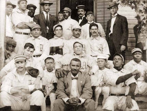 Equipo Almendares de la campaña de 1908 y cuyas filas integraron estelares jugadores de la época. En la foto aparecen José C. Méndez, Carlos Royer, Gervasio González, Regino García, Rafael Almeda y Armando Marsans.