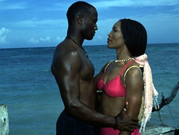 Si estás saliendo con alguien más joven: “Cómo Stella recupero la marcha” (How Stella got her groove back). Una relación con alguien 20 años obliga a replantear muchos aspectos de la vida, como les ocurre a Angela Bassett y Taye Diggs.