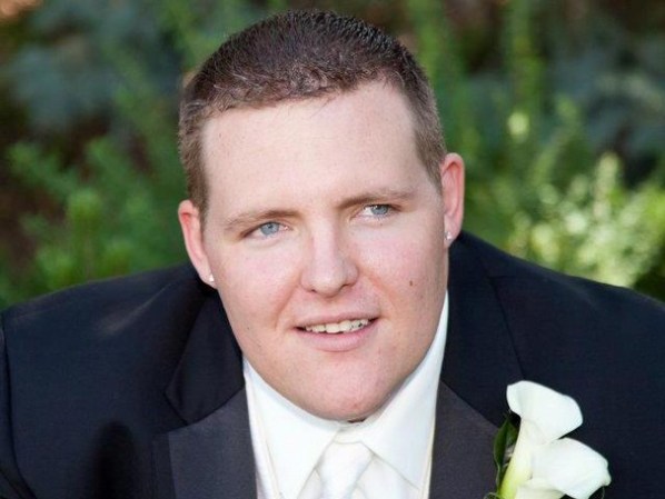 Alex Sullivan, 27 años. Estaba celebrando su cumpleaños. El domingo iba a celebrar su primer aniversario de casado.