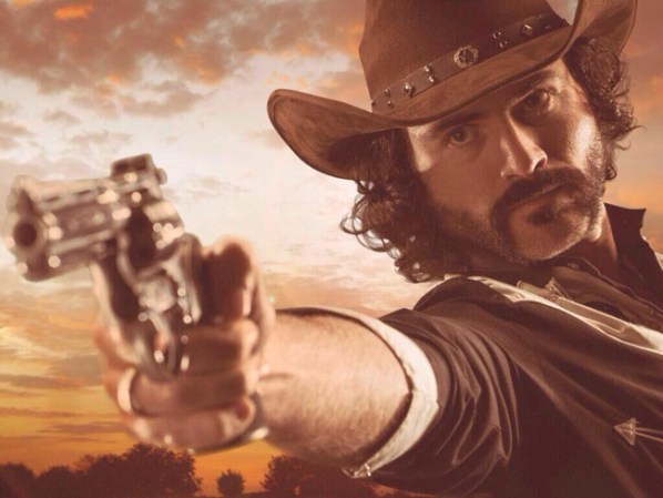Erick Hayser es Emilio Varela, en “Camelia la Texana”.