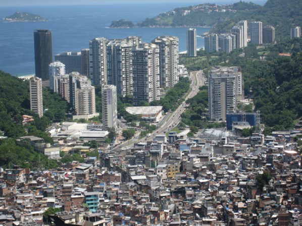 En las favelas se están alquilando cuartos por tan solo 50 dólares la noche.