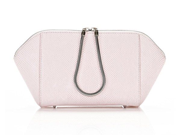 Bolsa para maquillaje de Alexander Wang. Encuéntrala en alexanderwang.com, $450.