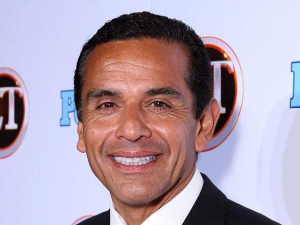 Antonio Villaraigosa (1953, City Terrace, E.U.A.), primer alcalde latino de Los Ángeles desde 1872.