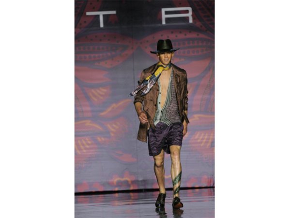 Más del diseñador italiano Kean Etro, al parecer inspirado por Indiana Jones .