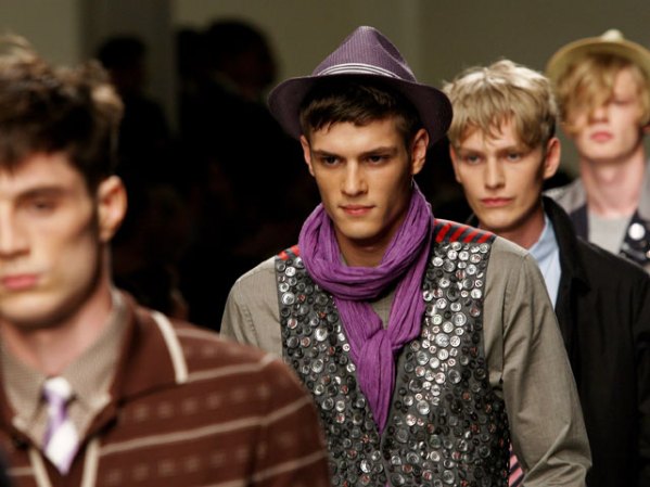 Aquí una probadita de la propuesta de Moschino.