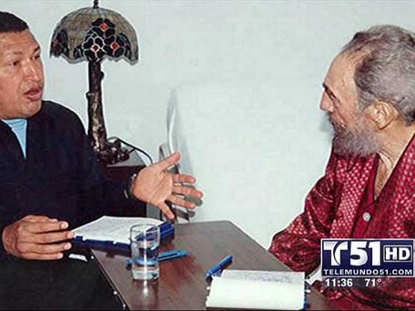 28 DE FEBRERO, 2009: Hugo Chávez dice que Fidel Castro, con el que se ha reunido en estos días, ha sido visto caminando en La Habana, y que él ha podido observar fotos de ello.
