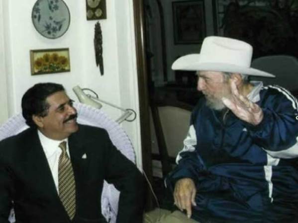 4 DE MARZO, 2009: El presidente de Honduras, Manuel Zelaya, se reúne con Fidel Castro y hasta le presta el sombrero.