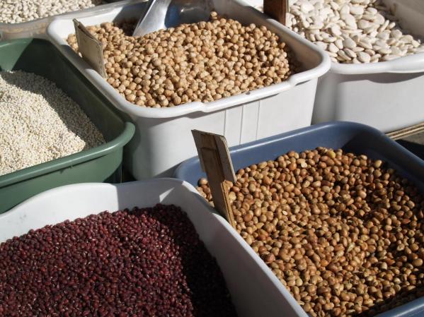 Las judías son una magnífica fuente de proteínas, fibra y hierro. Las proteínas ayudan a mantener la estabilidad de los niveles de azúcar e impide el regreso rápido del hambre.