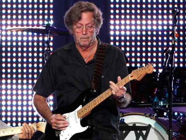 El guitarrista Eric Clapton fue arrestado en 1968, en Los Angeles, aunque luego le fueron retirados los cargos. Vea también