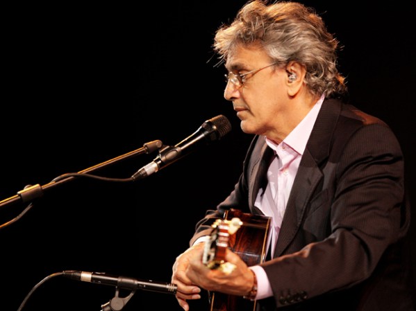 Caetano Veloso: cantaautor brasileño.