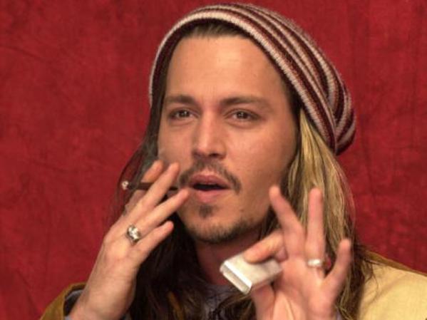 Johnny Depp también le entra duro al tabaco.