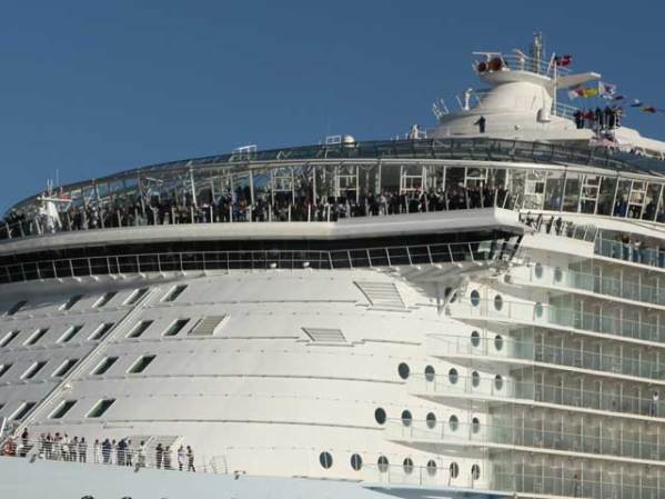 Es junto con su buque gemelo Allure of the Seas, el barco de transporte de pasajeros más grande del mundo.