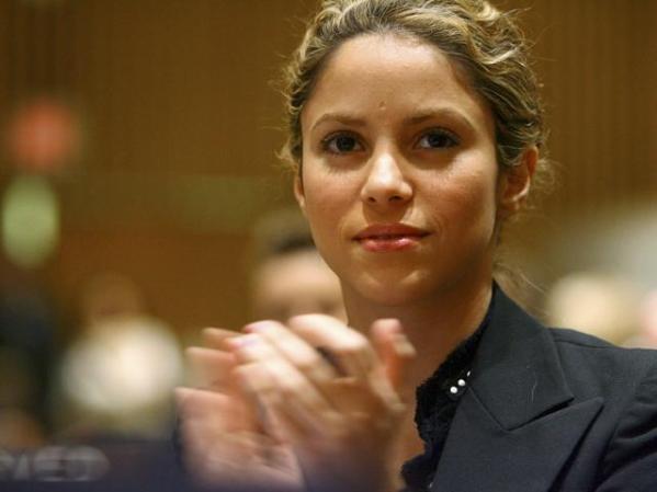 ALAS el nombre de la fundación de la cual Shakira participa, reúne a artistas, intelectuales y personas que unen sus esfuerzos para auxiliar a los menos privilegiados.