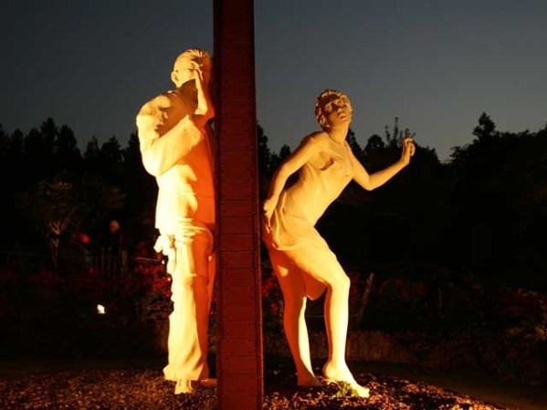 BOZEMAN, MONTANA: Es ilegal toda actividad sexual en el jardín delantero de las casas siempre y cuando quienes lo hagan estén desnudos.