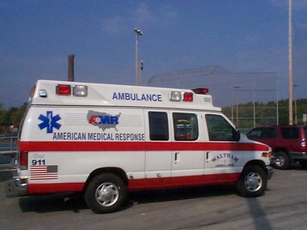 TREMONTON, UTAH: Las mujeres no pueden hacer el amor con un hombre cuando viajan en ambulancia, y se publicará sus nombre en el periódico si lo hacen. El hombre no recibe castigo alguno.