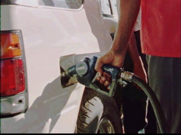 Llena el tanque durante la semana, porque los precios suelen subir los fines de semana. El mejor día para ir a la gasolinera es el martes o el miércoles.