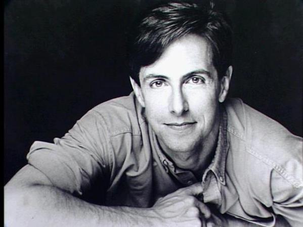 Clive Barker, autor y director inglés conocido por las películas "Hellraiser".