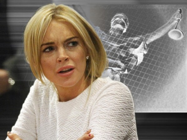 Febrero 9, 2011: Lohan recibió cargo de robo de collar por valor de $2,500 dólares de una tienda en enero del 2011. Ella se declara inocente. Queda libre tras pagar fianza.
