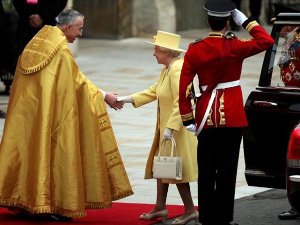 La reina Isabel II llega a la Abadía de Westminster.
