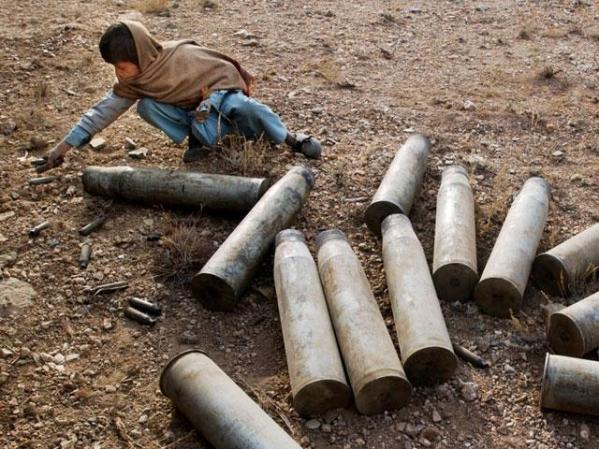 DICIEMBRE, 2001: En Afganistán y en otros muchos lugares donde trabajó Hondros, la guerra es cosa de niños.