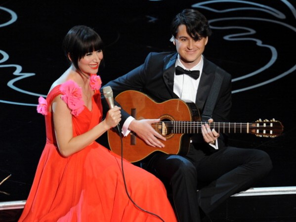 La cantante Karen O y músico Ezra Koenig