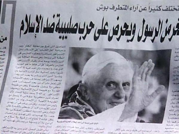 12 de septiembre del 2006: Durante una visita a Alemania pronuncia un discurso en la Universidad de Ratisbona que indigna a musulmanes al citar a un emperador bizantino que caracterizó algunas enseñanzas del profeta Mahoma como "malignas e inhumanas", particularmente su "orden de propagar la fe por la espada". En la foto: Mehmet Aydin, ministro de Estado turco, que supervisa los asuntos religiosos en Turquía, dijo el lunes que las autoridades deberían cancelar la visita del pontífice, si Benedicto XVI no ofrece una total disculpa.