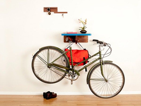 Un lugar perfecto para colgar la bicicleta y quitarla de la mitad del camino. Adquiérelo en etsy.com, $270.