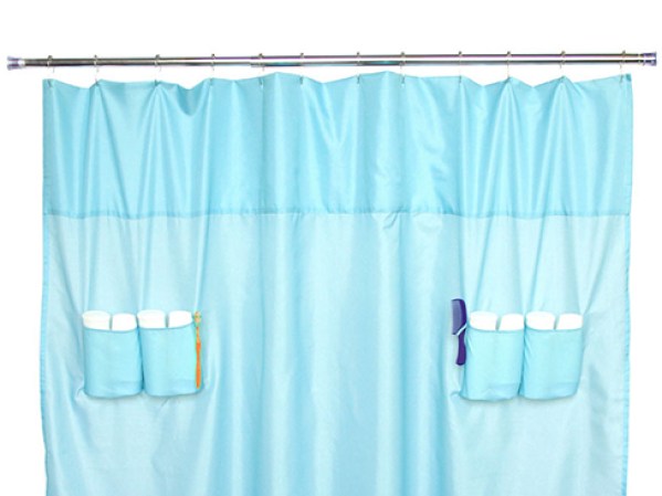Esta cortina con bolsillos puede solucionar más de un problema de organización en el baño. Disponible en wintercheckfactory.com.