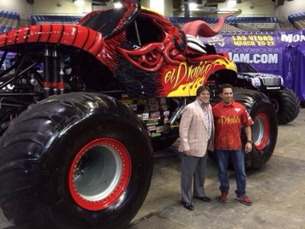 Y como todo hombre ama las moster trucks