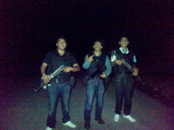 Fotos de presuntos sicarios del narcotrafico en Nuevo Laredo, Tamaulipas, México, difundidas por la página web Blog del Narco.