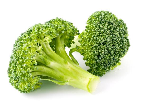 Brócoli y verduras crucíferas. Son ricos en antioxidantes como la quercetina y los isotiocianatos, que ayudan en el manejo de los daños provocados por los radicales libres. Los brotes de brócoli contienen isotiocianatos 30 veces más que el brócoli normal.