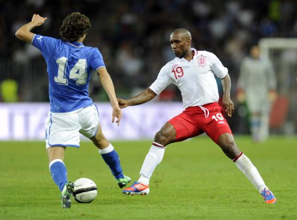 Jermain Defoe de Inglaterra.