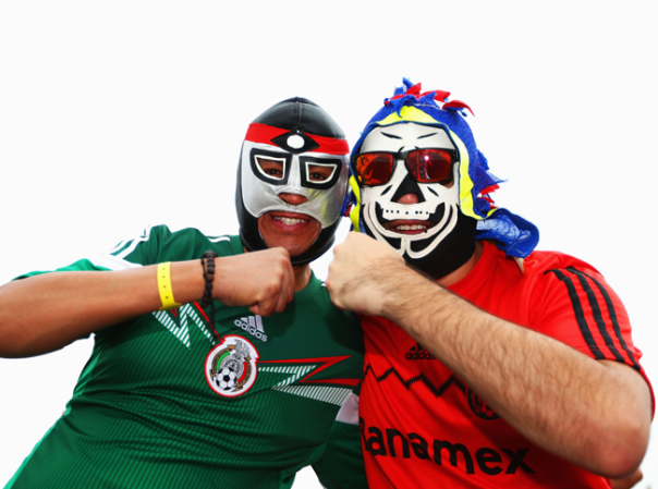 Los fans del partido de México contra Brasil también fueron parte del espectáculo.