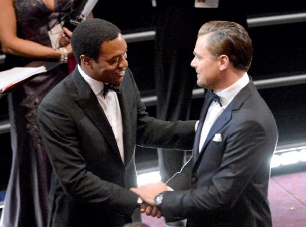 Actores Chiwetel Ejiofor (izquierda) y Leonardo DiCaprio
