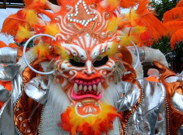 Los dominicanos celebran por todo lo alto durante el mes de febrero su fiesta de carnaval, la cual culmina el 27 de febrero con la fiesta del Día de Independencia.